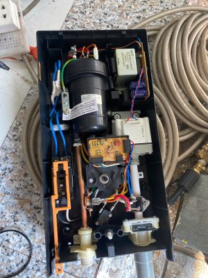 máy tắm nước nóng trực tiếp